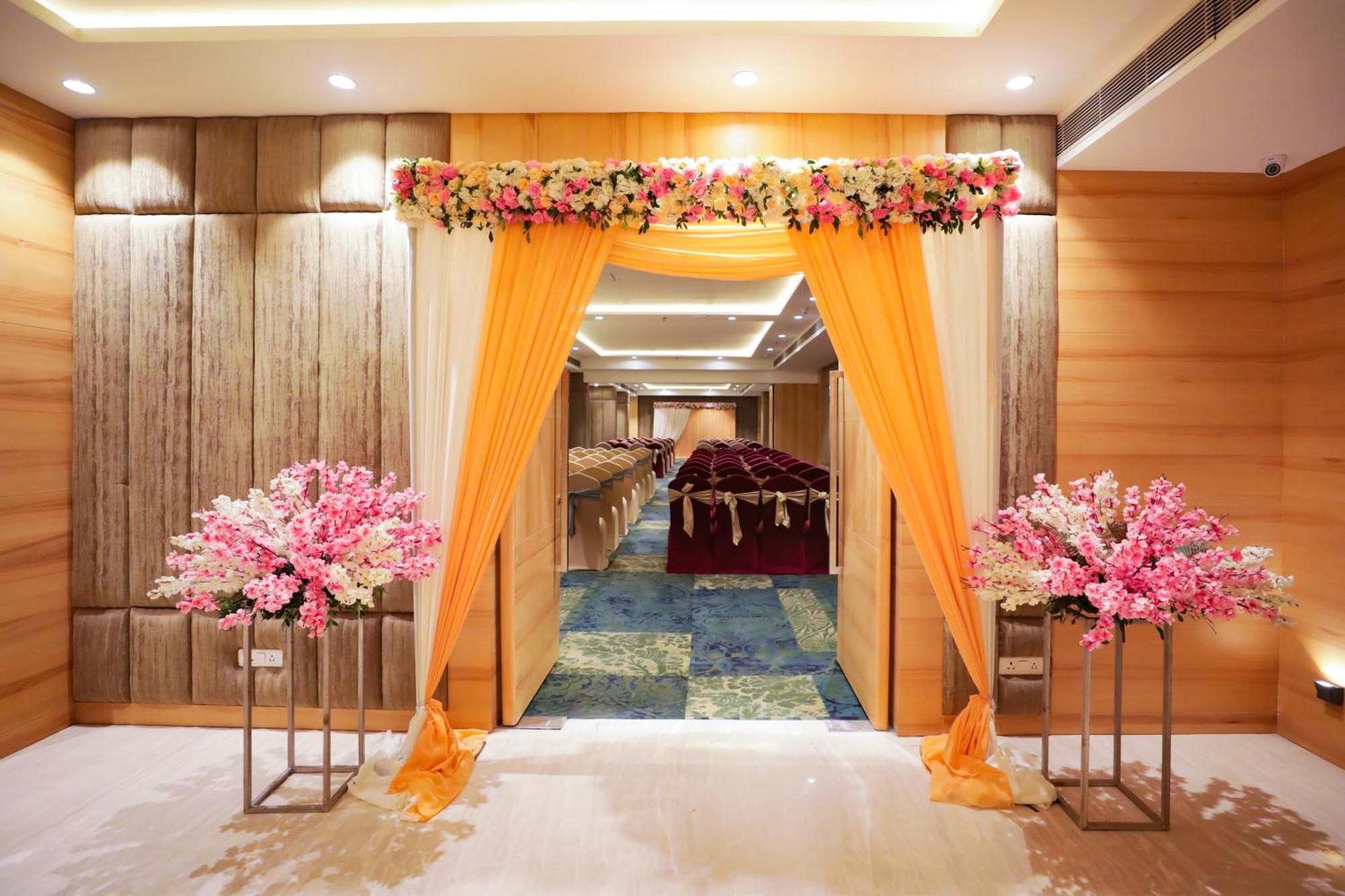 גורגאון Regenta Suites Gurugram, Sohna Road, Sector 49 מראה חיצוני תמונה