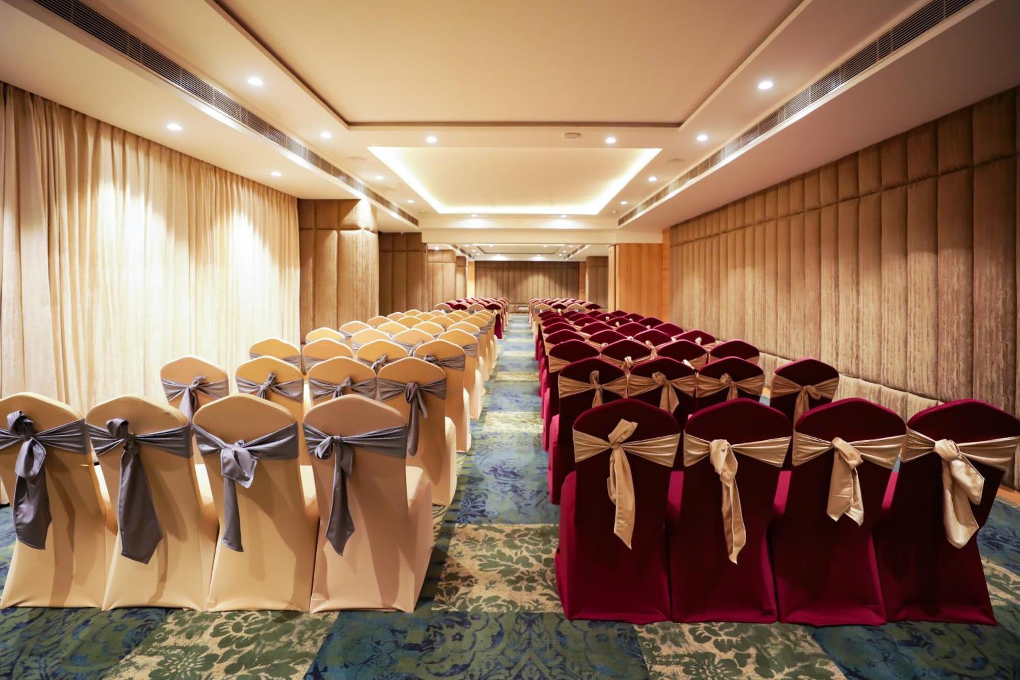 גורגאון Regenta Suites Gurugram, Sohna Road, Sector 49 מראה חיצוני תמונה